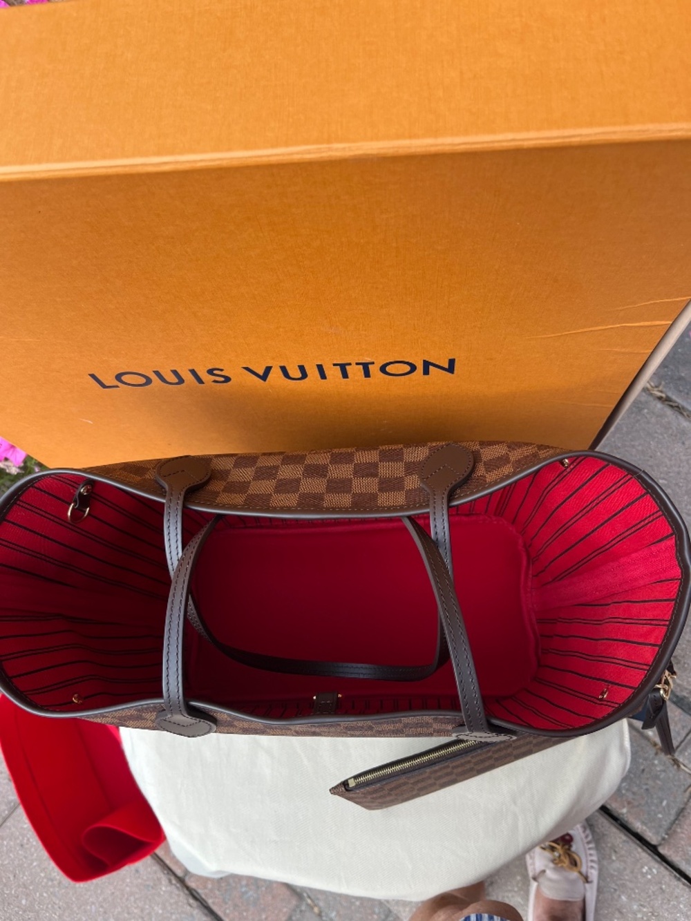 Louis Vuitton Neverfull MM in Damier Ebene - Picture 3 of 16